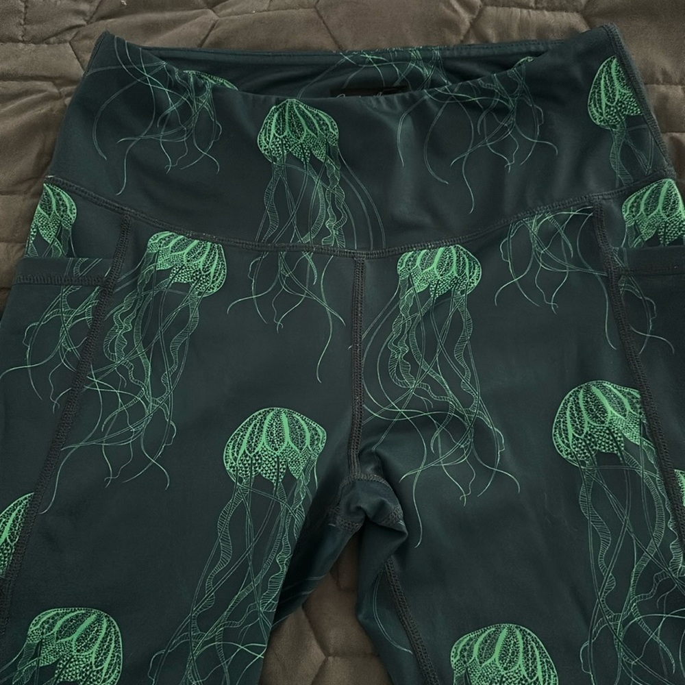 Capri length CVG leggings
